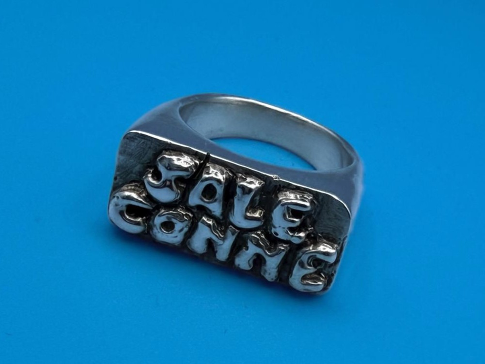 sale conne - Emma Bourgue